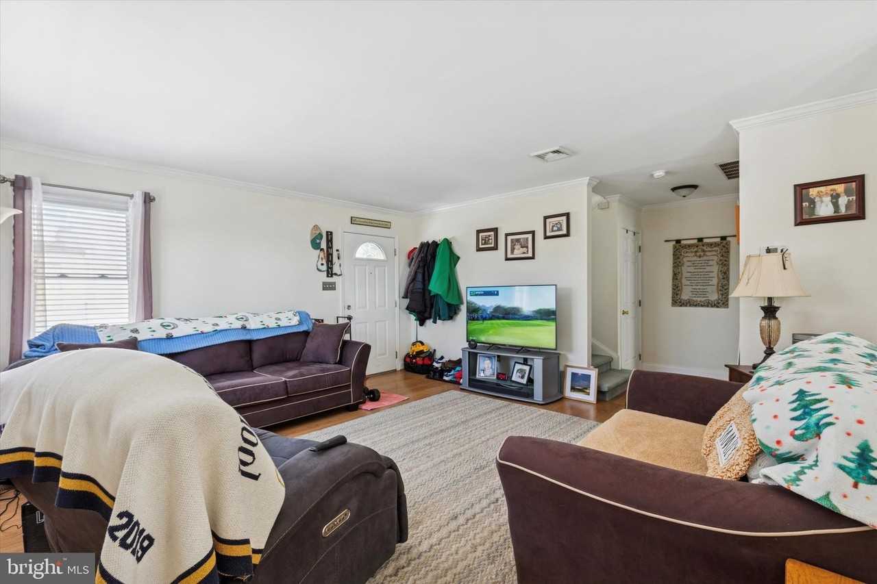 207 Delmar St #2 - Photo 4 of 17