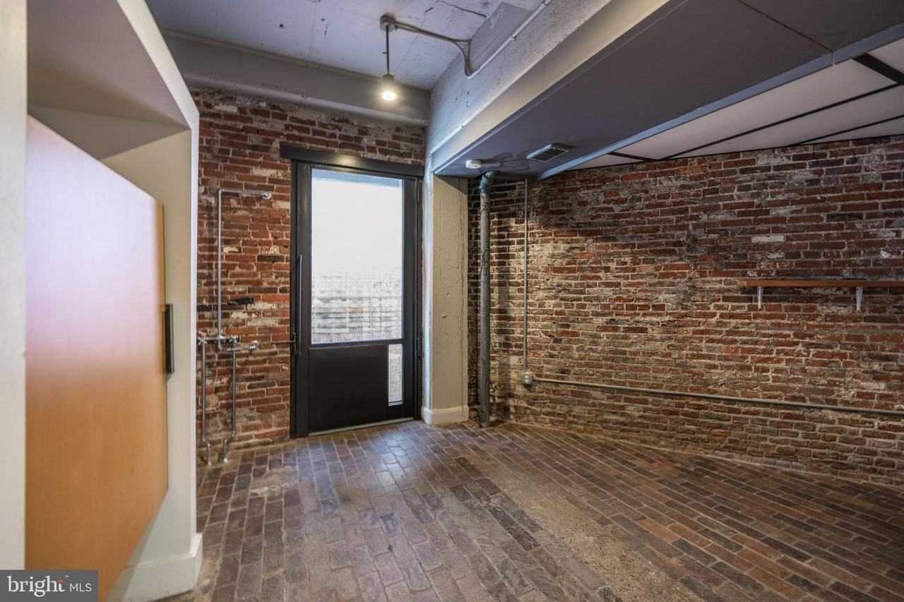 144 W Laurel St #103 - Photo 7 of 25