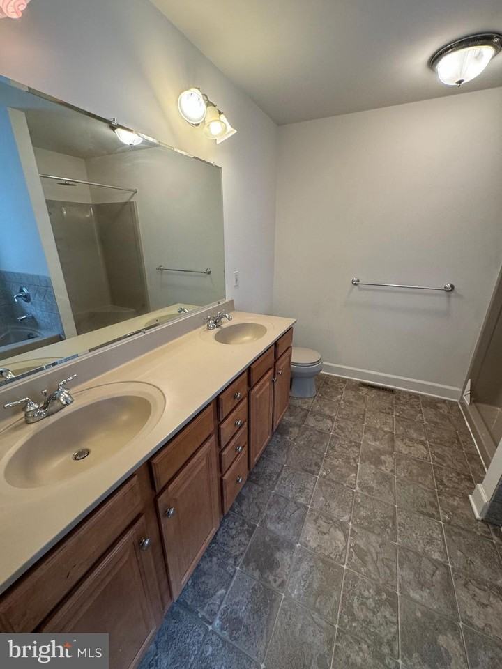 131 Scully Pl - Photo 3 of 9