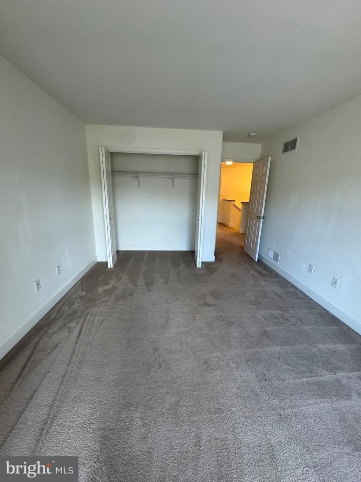 131 Scully Pl - Photo 4 of 9