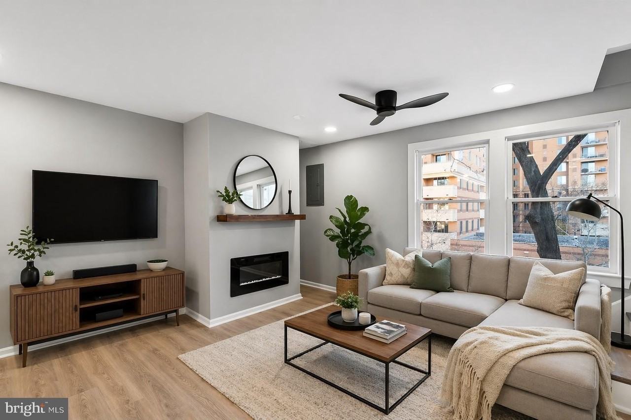 1527 N Colonial Ter #B - Photo 3 of 35