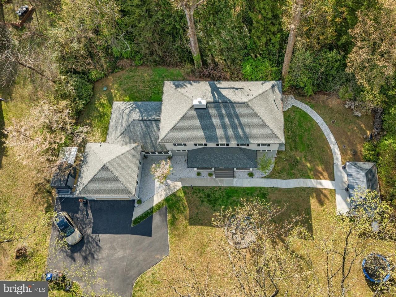 3803 Estel Rd - Photo 4 of 50