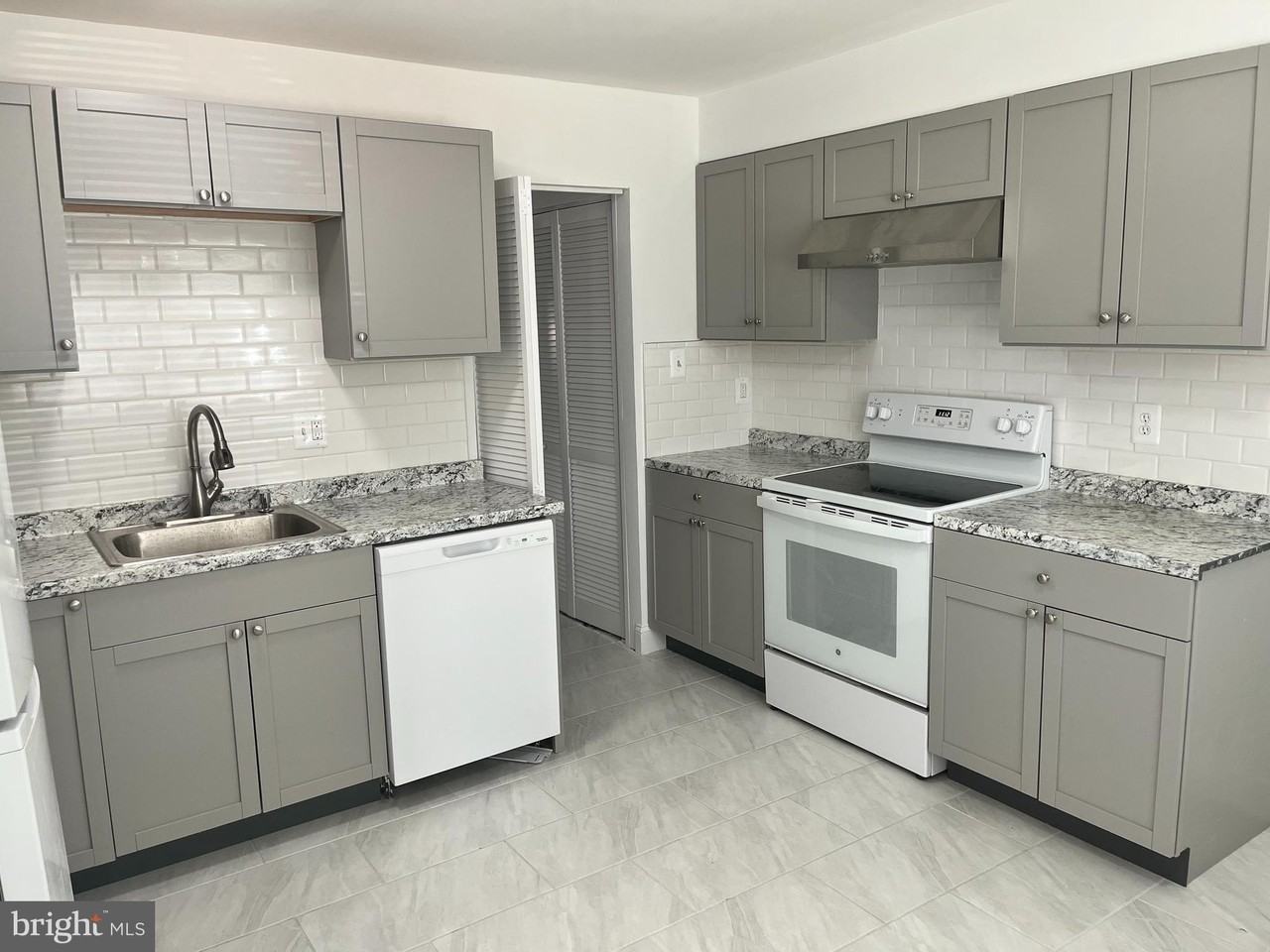 1308 Wexford Ct - Photo 2 of 12