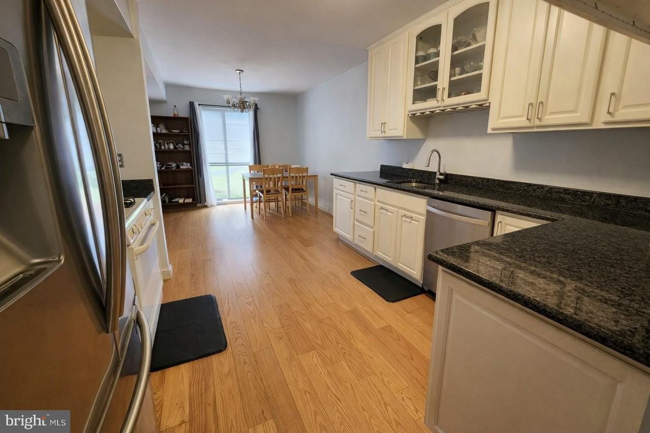 2010 Colts Neck Rd #2B - Photo 4 of 8