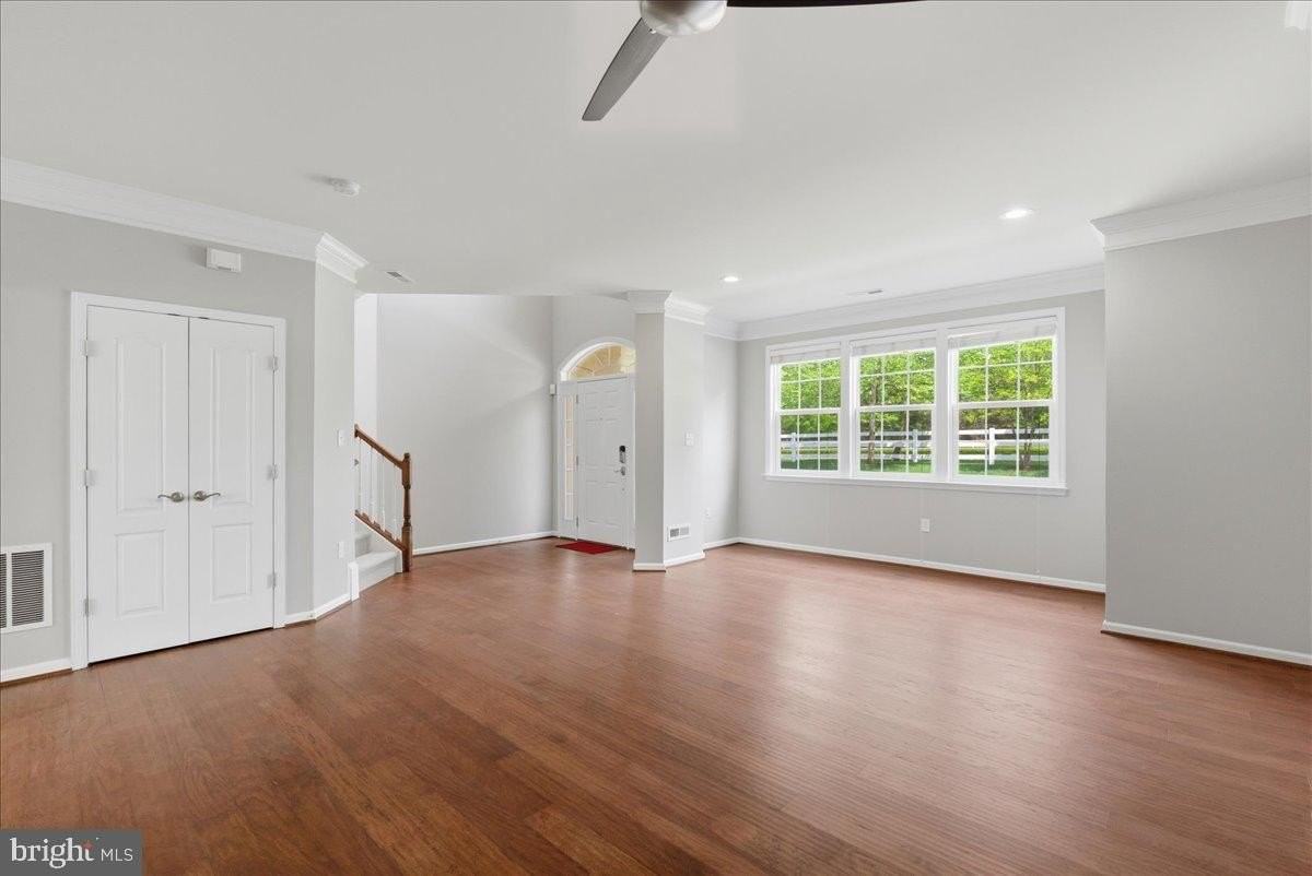 19400 Susquehanna Sq - Photo 6 of 37