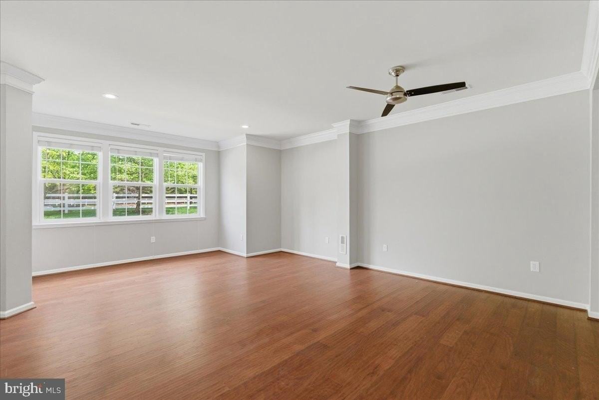 19400 Susquehanna Sq - Photo 7 of 37