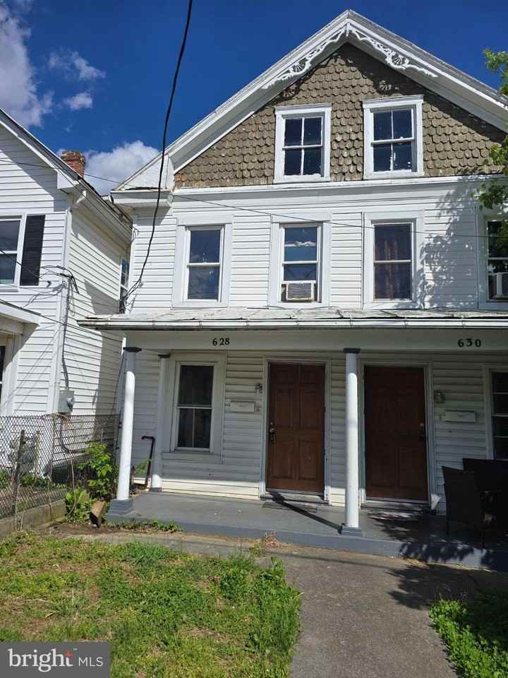 628 Virginia Ave - Photo 2 of 10