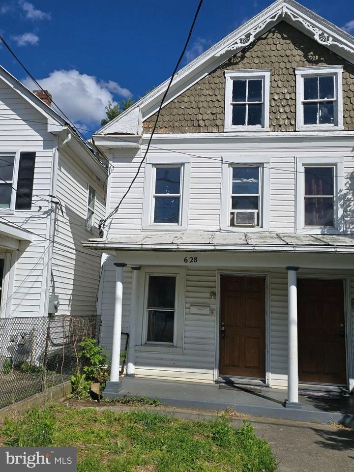 628 Virginia Ave - Photo 3 of 10