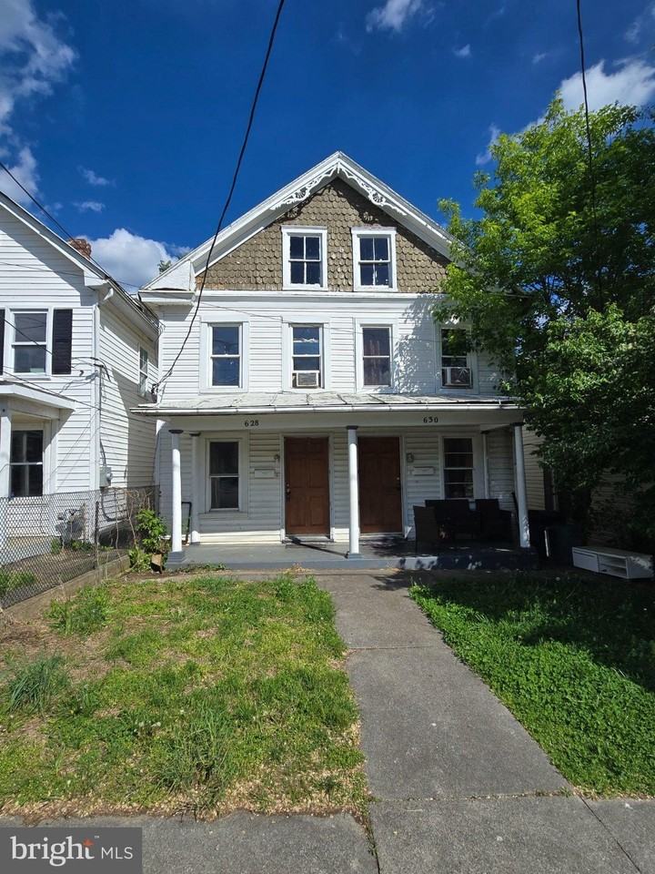 628 Virginia Ave - Photo 4 of 10