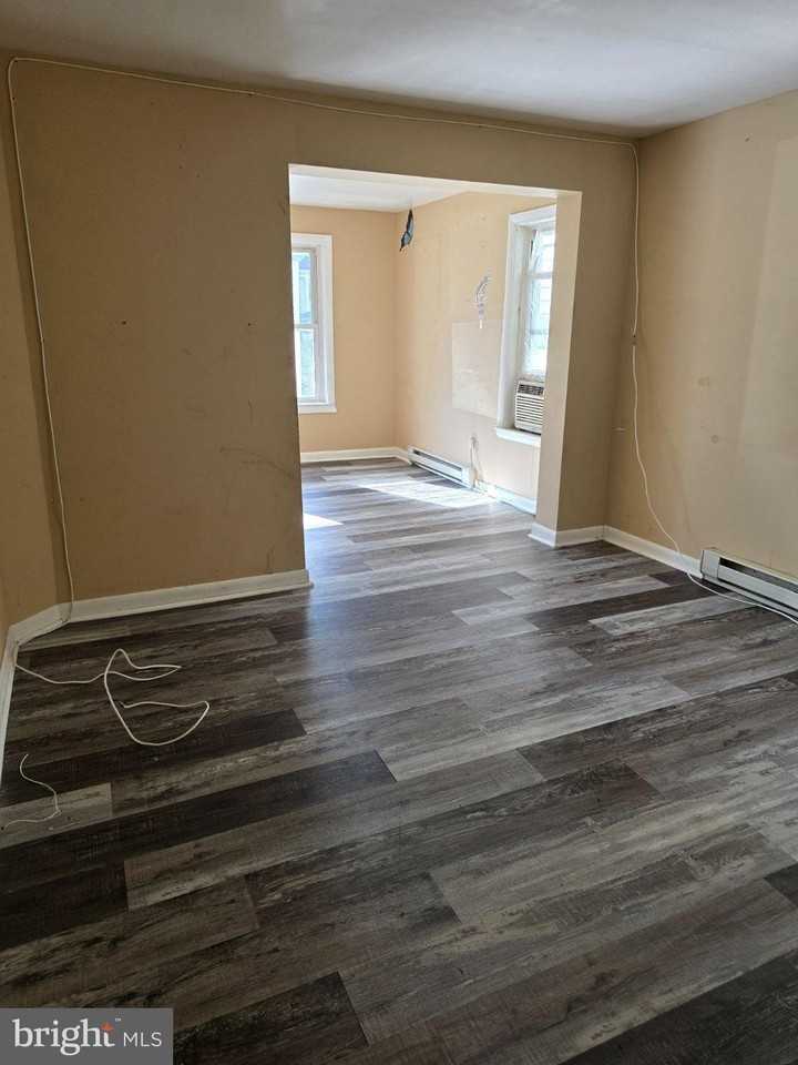 628 Virginia Ave - Photo 6 of 10