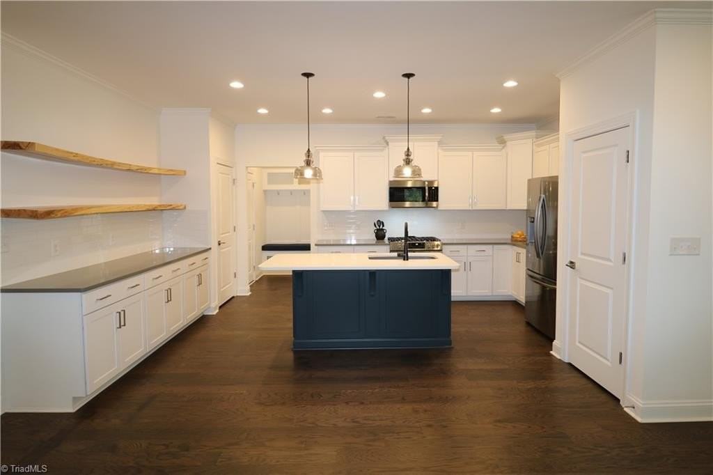 772 Gibb St - Photo 4 of 32