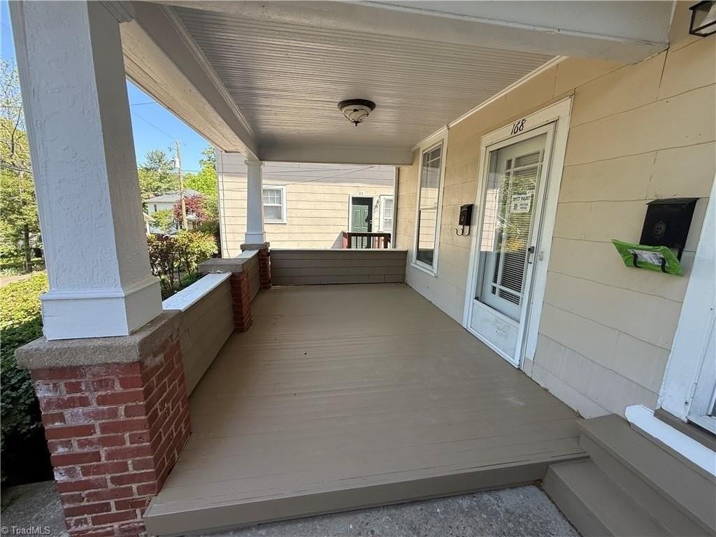 168 W End Blvd - Photo 2 of 10