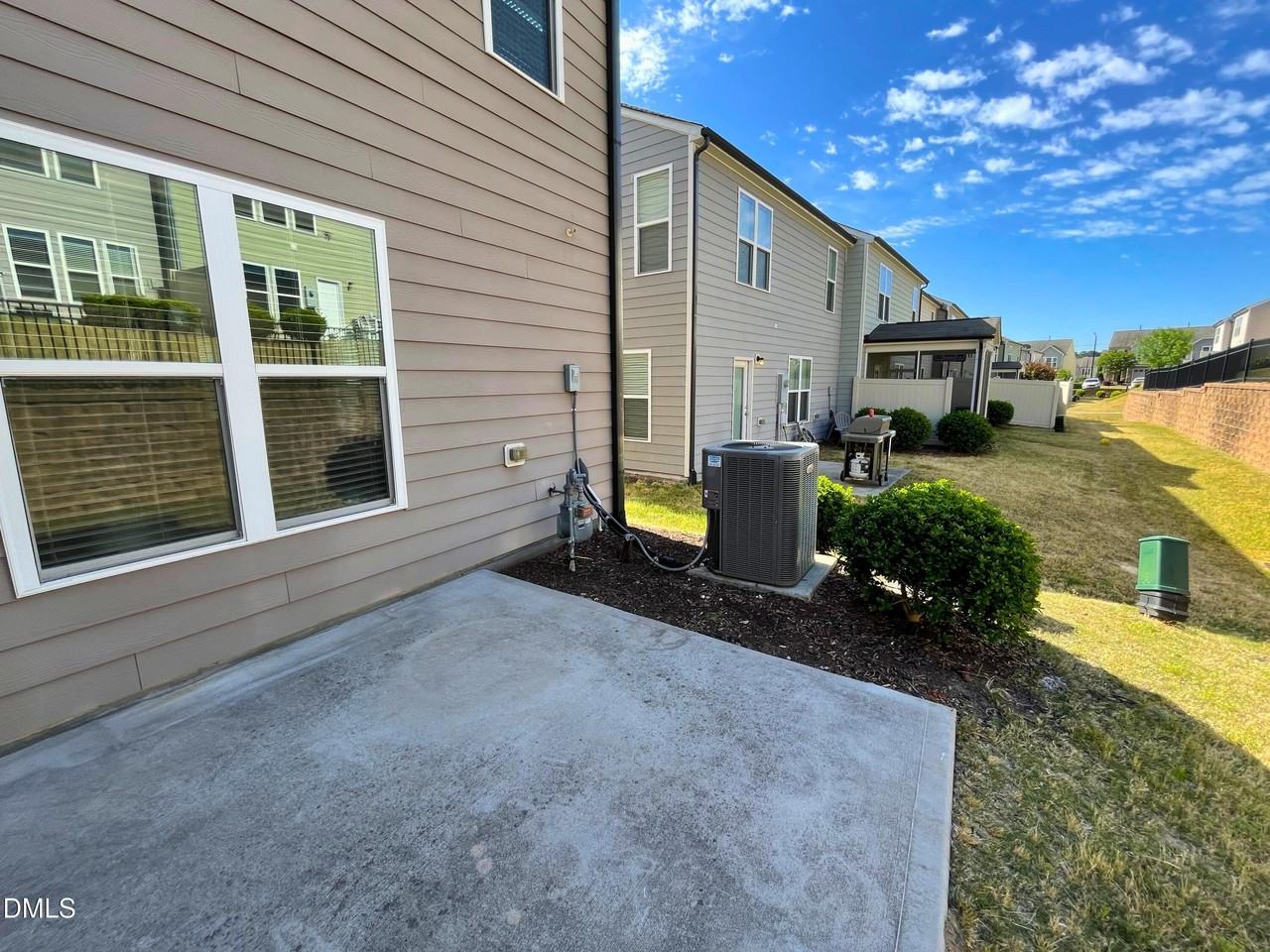 1025 Mirbeck Ln - Photo 3 of 21