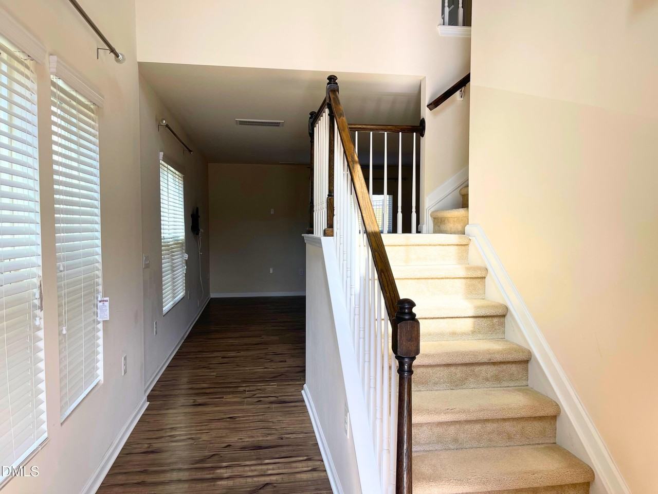 1025 Mirbeck Ln - Photo 5 of 21