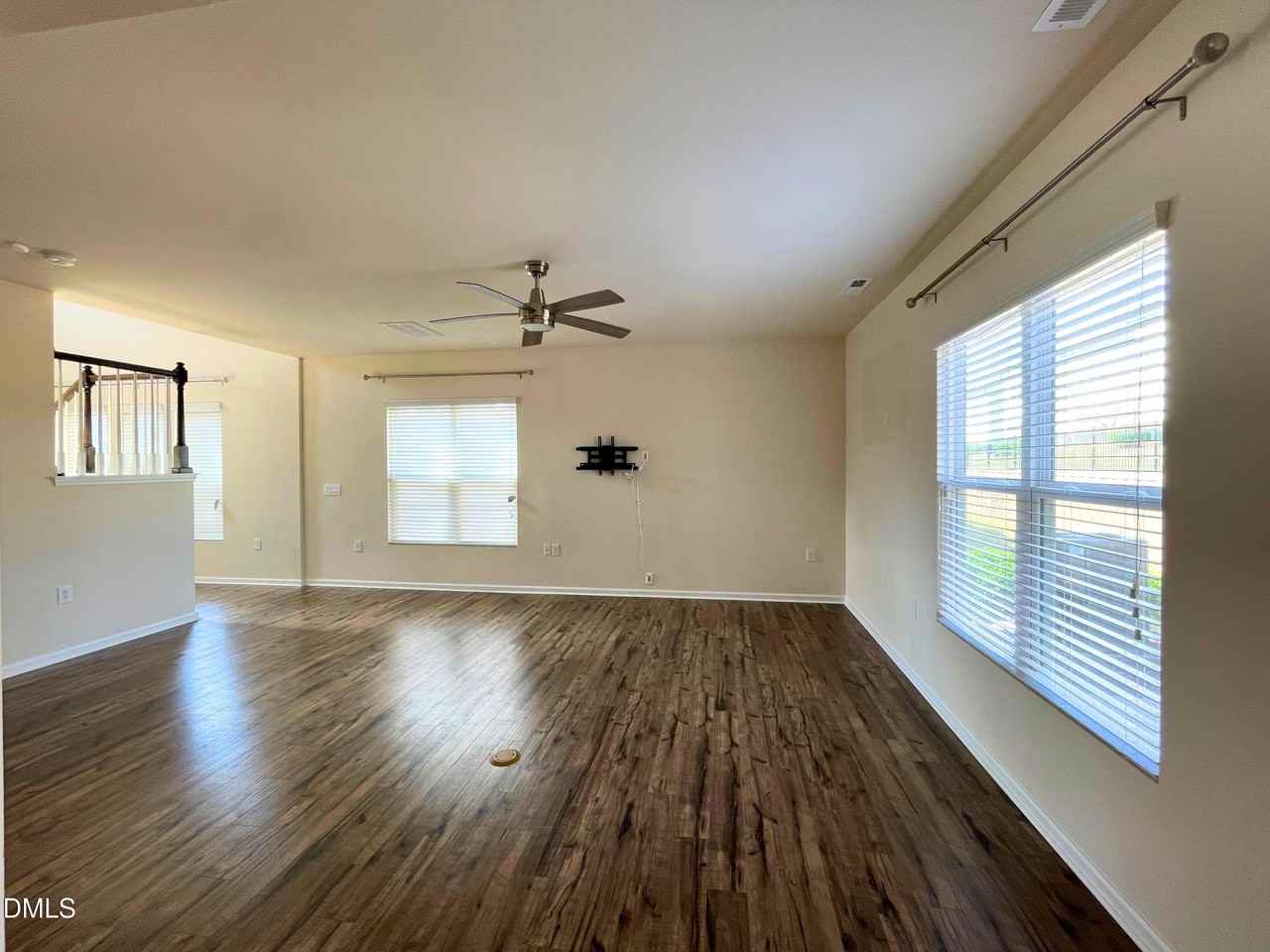 1025 Mirbeck Ln - Photo 6 of 21