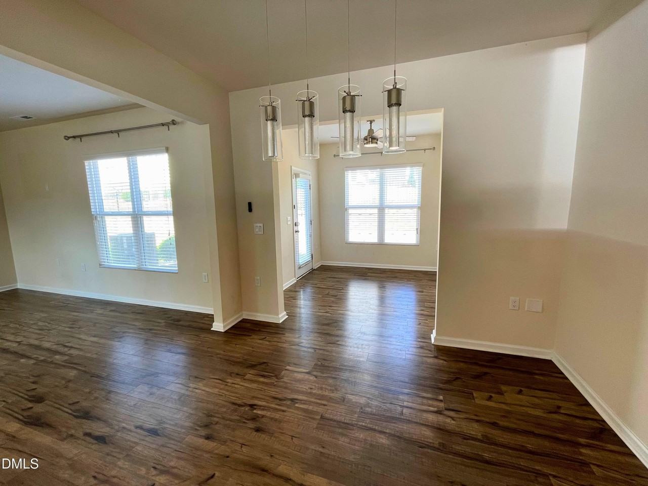 1025 Mirbeck Ln - Photo 7 of 21