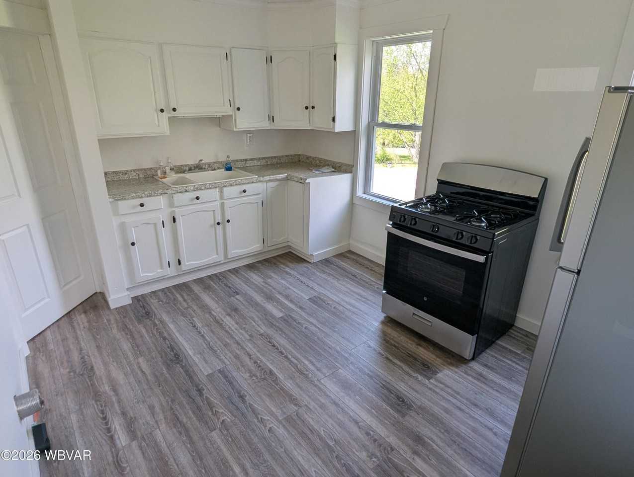 58 Penn St - Photo 7 of 18