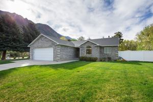 featured image of 1020 E Oak Hill Dr