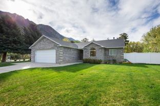 1020 E Oak Hill Dr - Photo 1 of 1