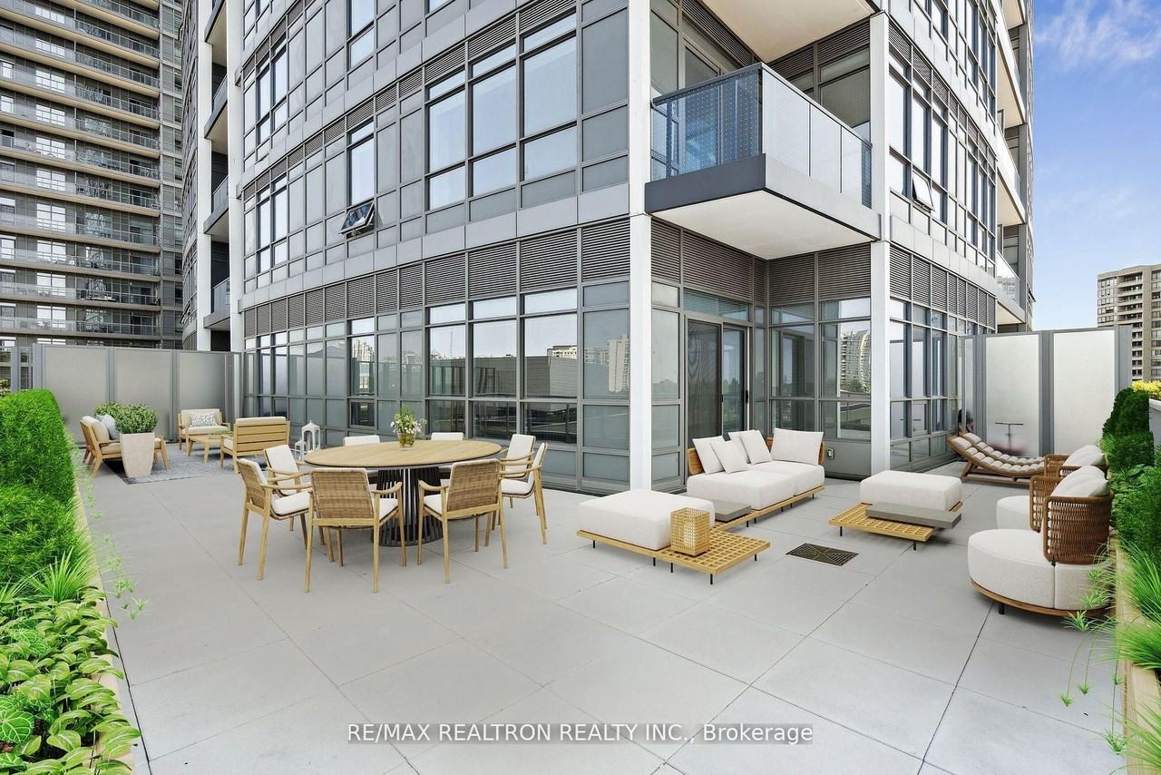 30 Upper Mall Way #211A - Photo 2 of 11