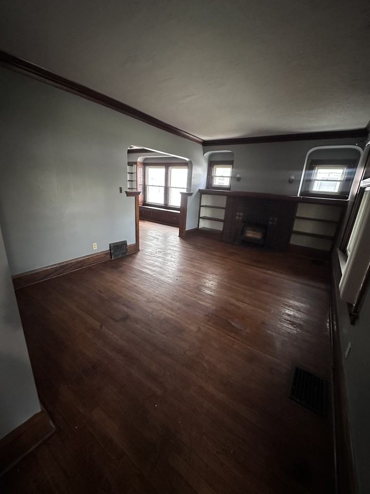 4004 E 147th St #1 - Photo 2 of 38