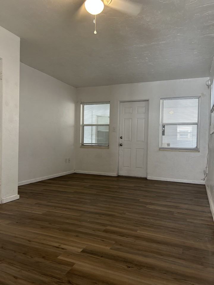 445 7th Ave NApt 4 #4 - Photo 2 of 15