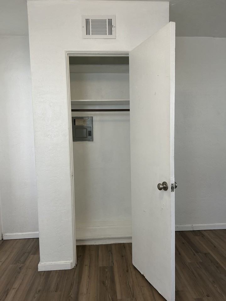 445 7th Ave NApt 4 #4 - Photo 6 of 15