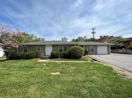 featured image of 1604A E 9th St #1