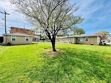 1604A E 9th St #1 - Photo 2 of 8