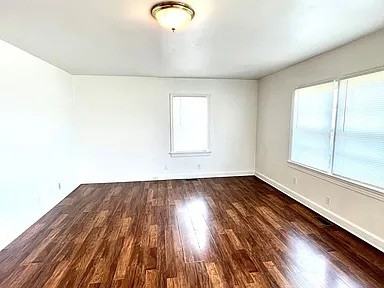 1604A E 9th St #1 - Photo 4 of 8