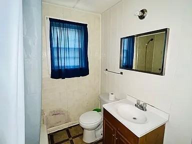 1604A E 9th St #1 - Photo 6 of 8