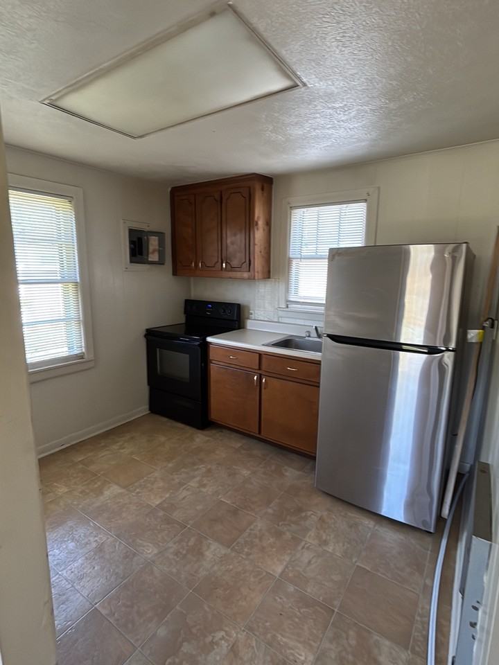 1604B E 9th St #1 - Photo 2 of 4