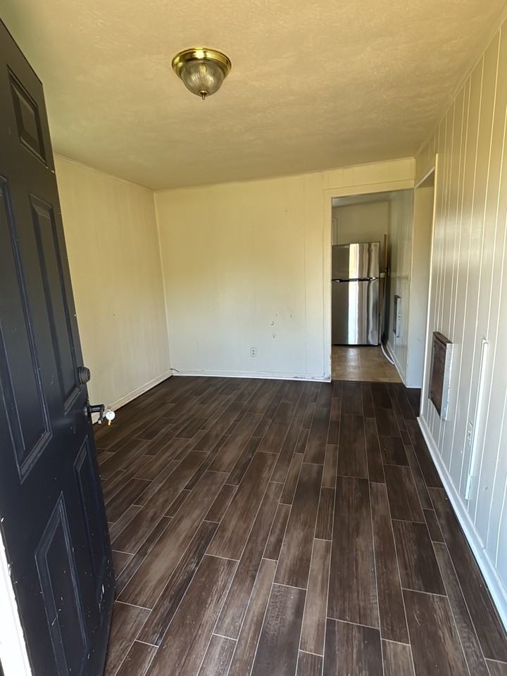 1604B E 9th St #1 - Photo 4 of 4