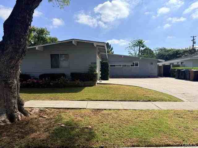 1020 N Mountain View Pl - Photo 2 of 20