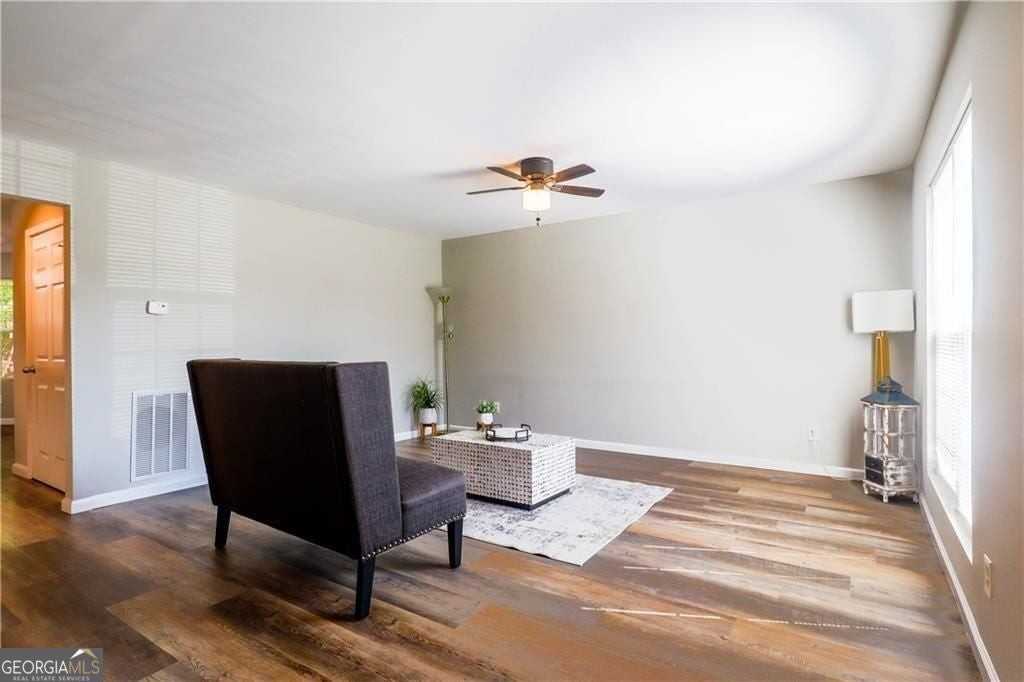 5823 Strathmoor Manor Cir - Photo 2 of 18