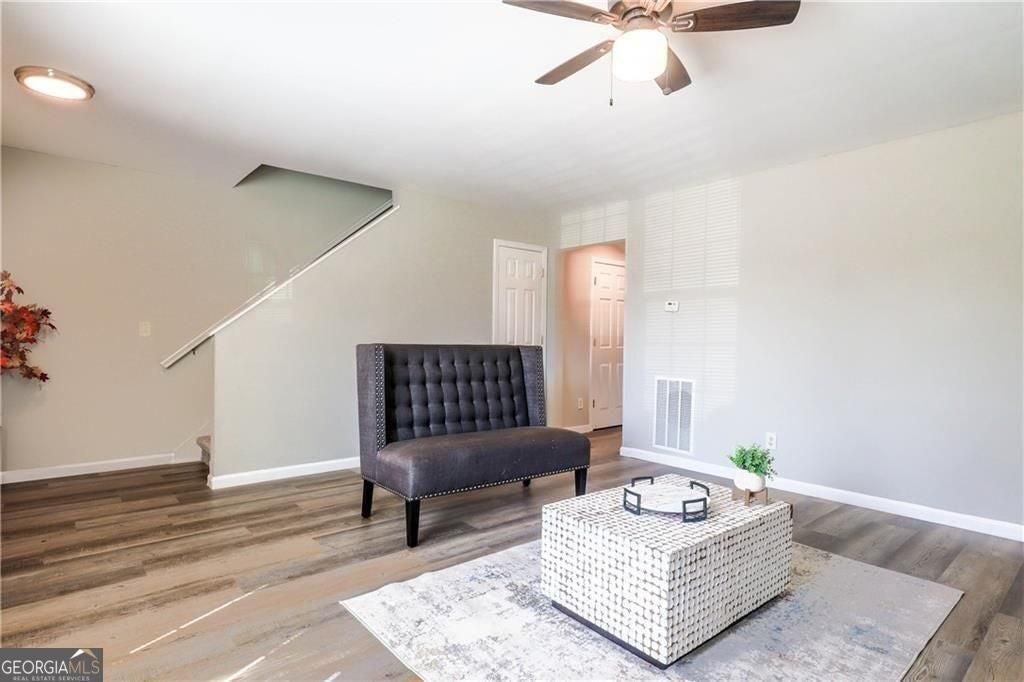 5823 Strathmoor Manor Cir - Photo 3 of 18