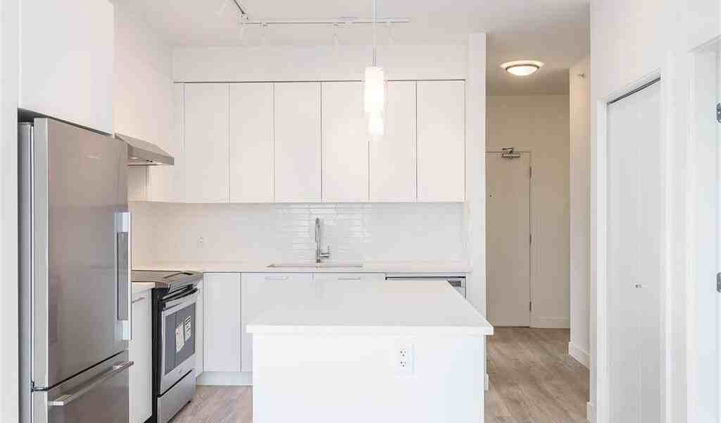 7809 209 Street #2nd Floor - Photo 5 of 16