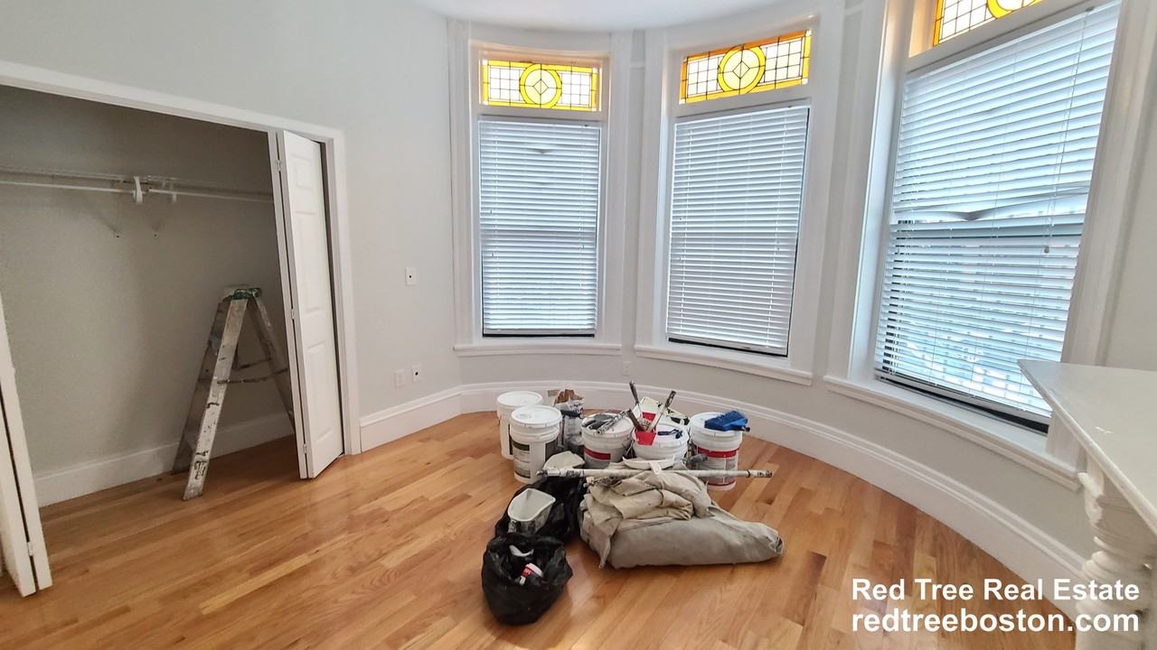 127 Saint Botolph St #1