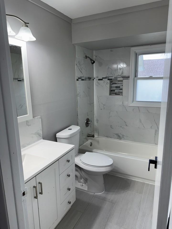 605 W Grand Ave #2 - Photo 6 of 9