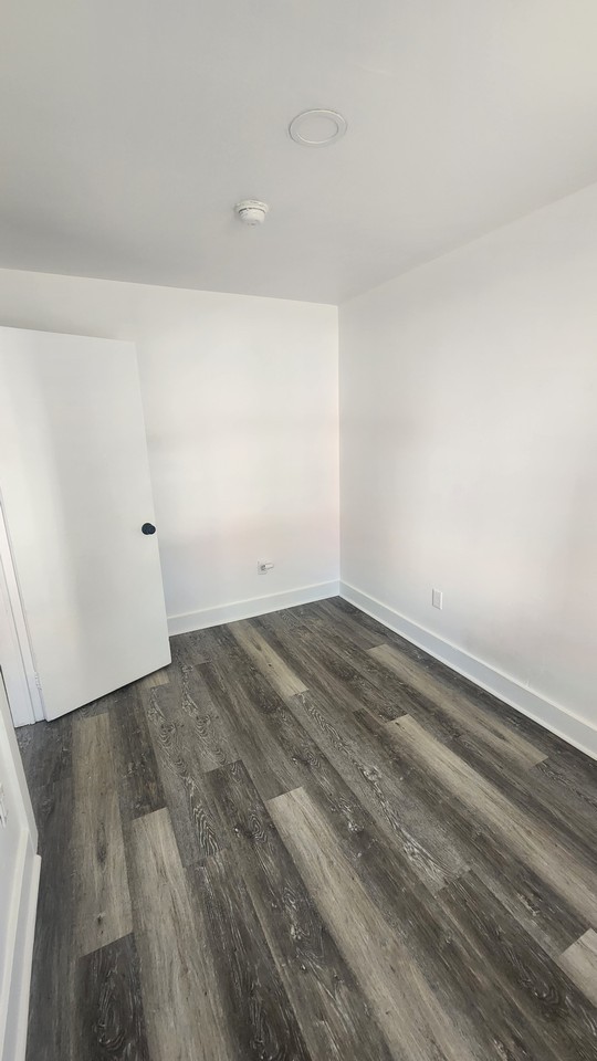 204 Townsend St #1 - Photo 5 of 7