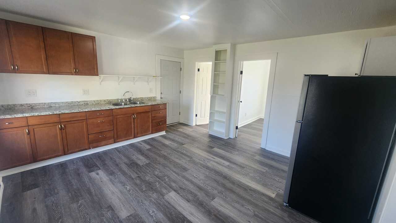 204 Townsend St #3 - Photo 2 of 7