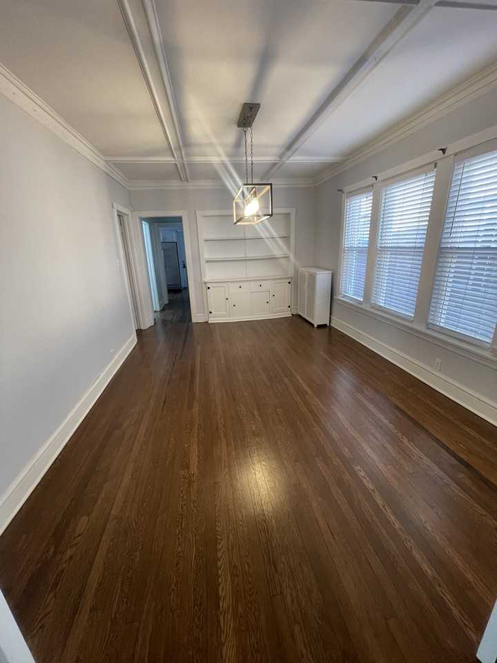 W Gunnison St & N Sheridan Rd - Photo 7 of 25