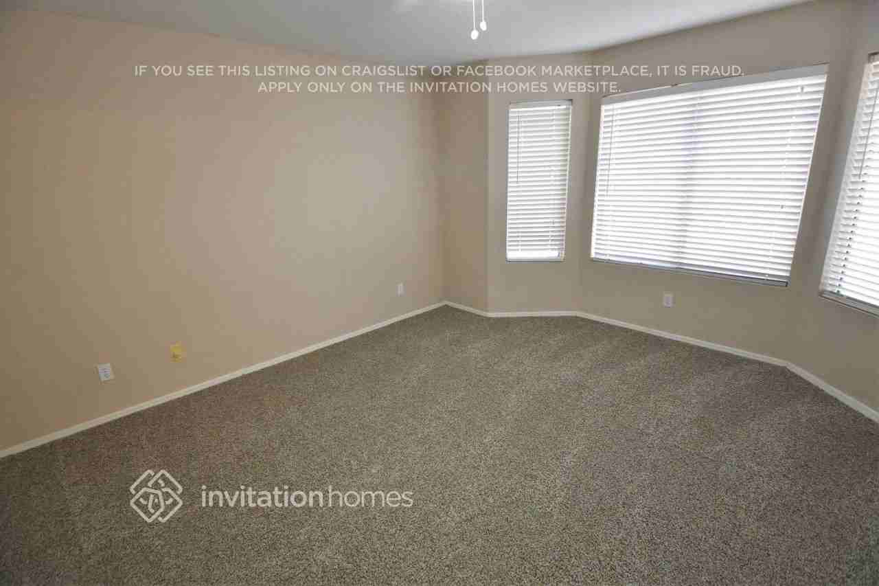 8808 E Des Moines St - Photo 2 of 11