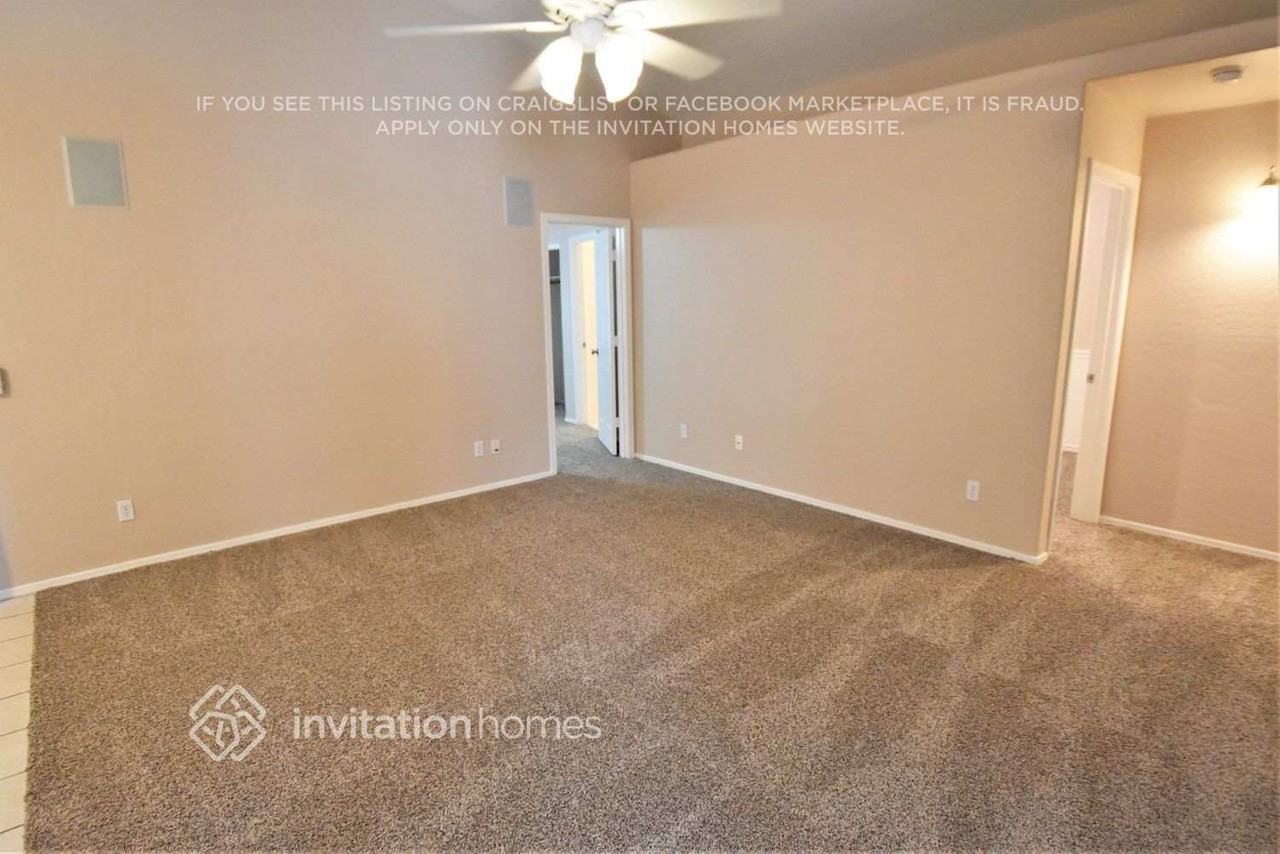 8808 E Des Moines St - Photo 3 of 11