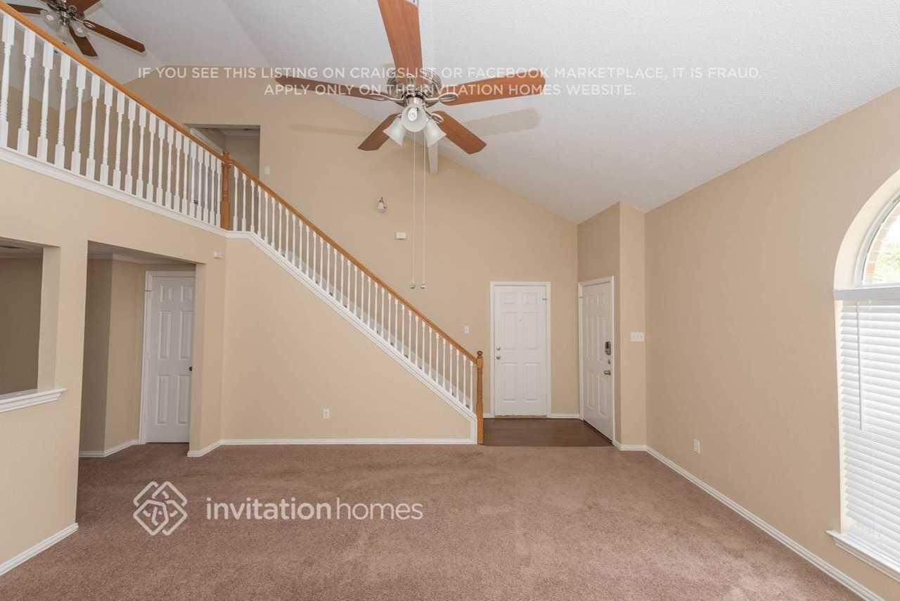 5010 Ridgefield Ct - Photo 2 of 20