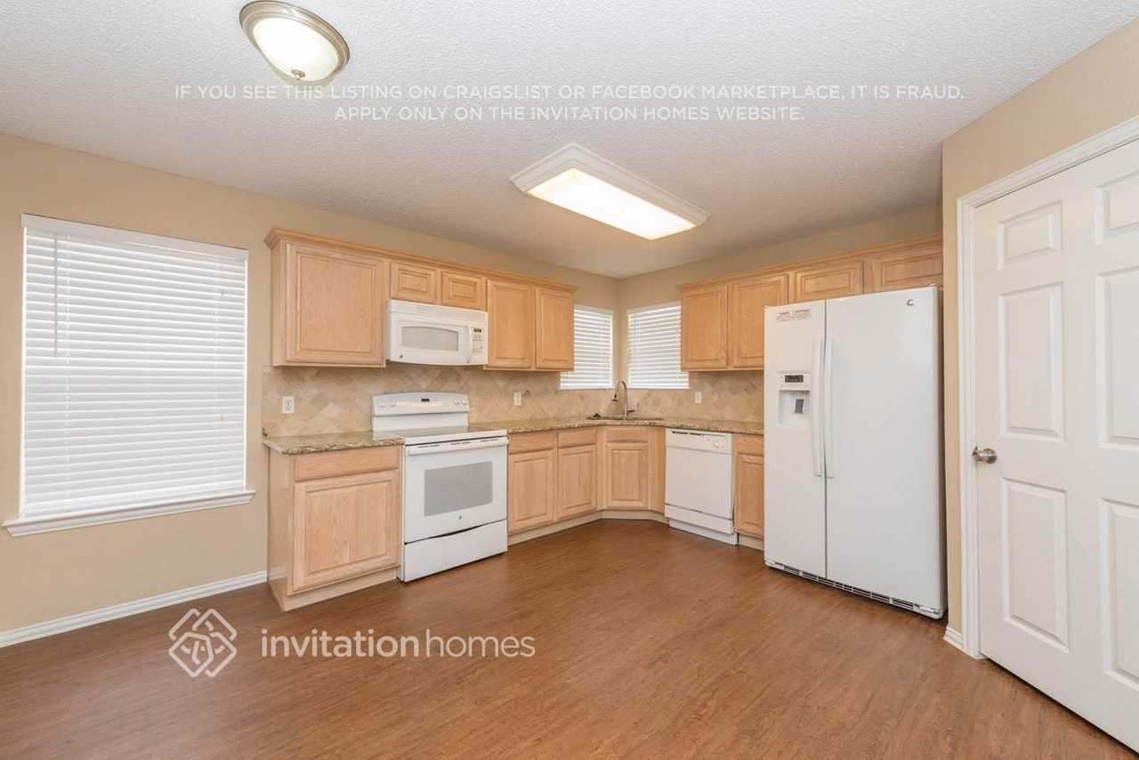 5010 Ridgefield Ct - Photo 4 of 20