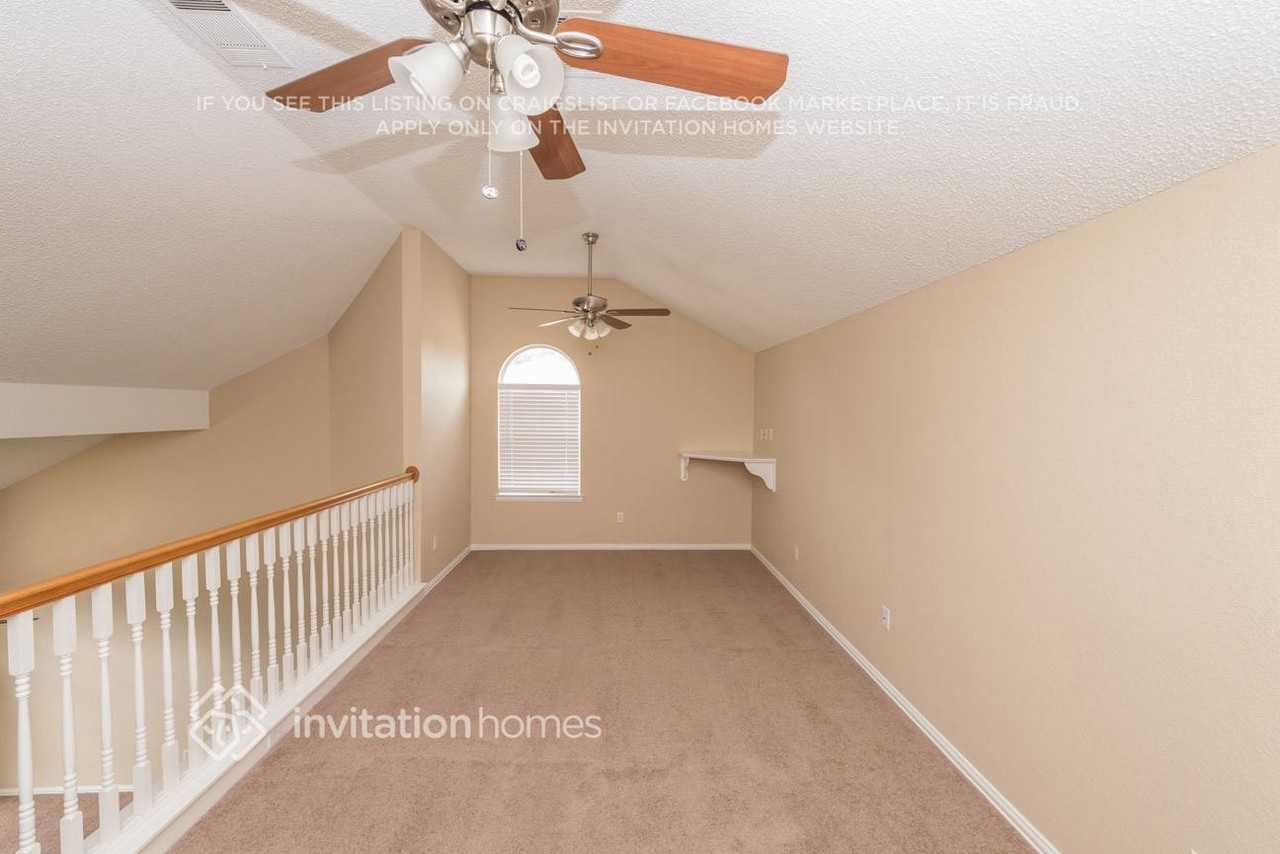 5010 Ridgefield Ct - Photo 7 of 20