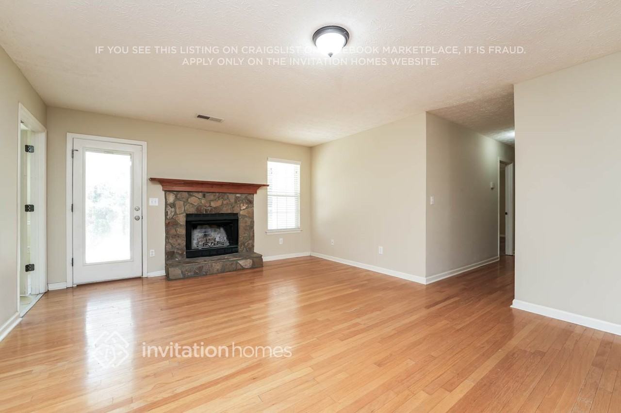 2975 Hampton Valley Dr - Photo 3 of 17