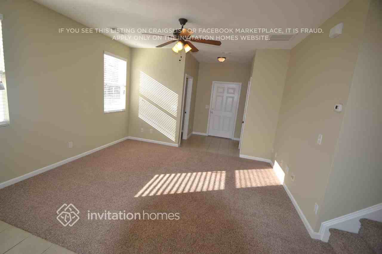 415 Sureyya Dr - Photo 4 of 11