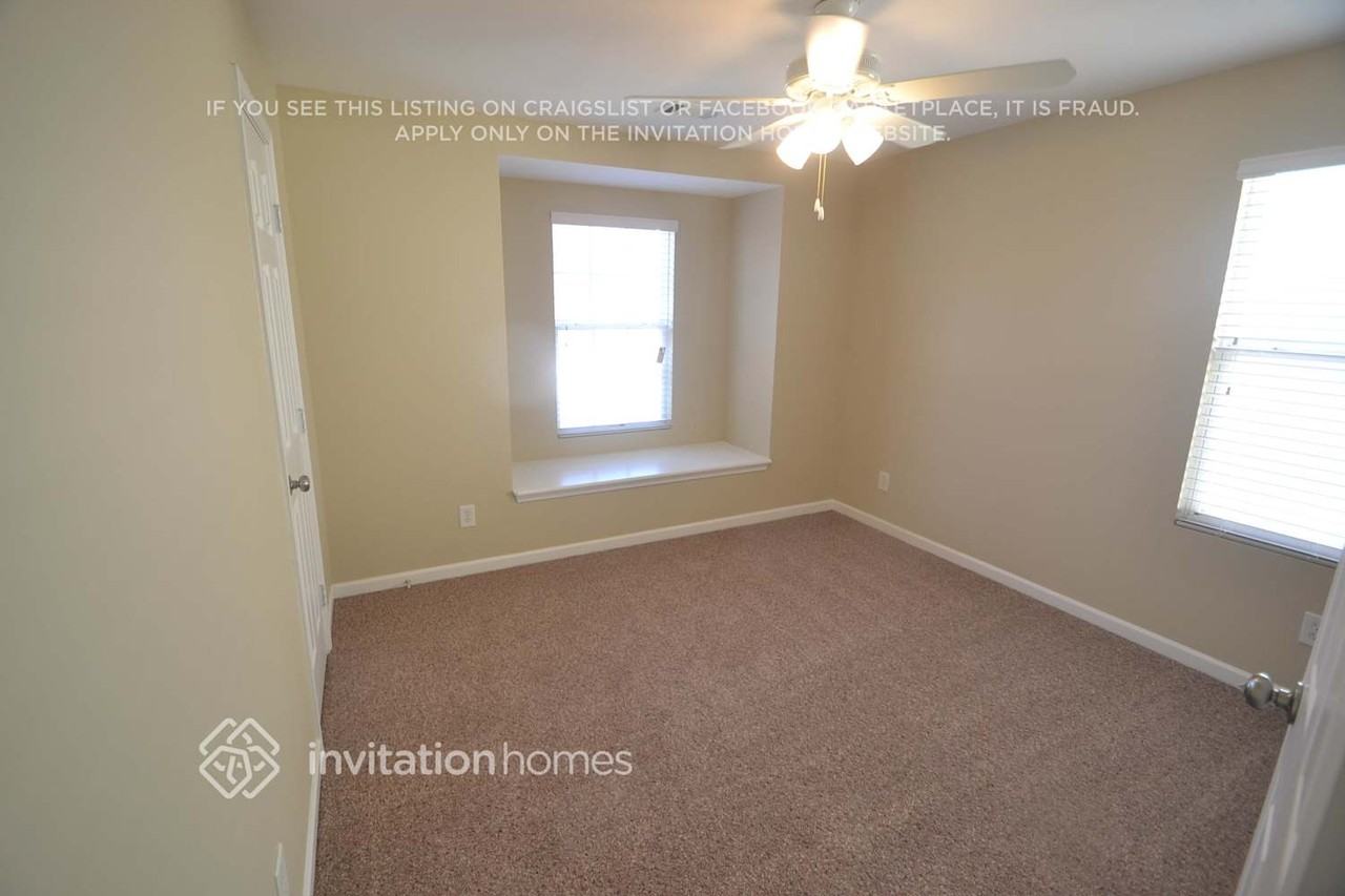 415 Sureyya Dr - Photo 6 of 11